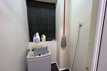 Straits Court Condominium Pasir Emas