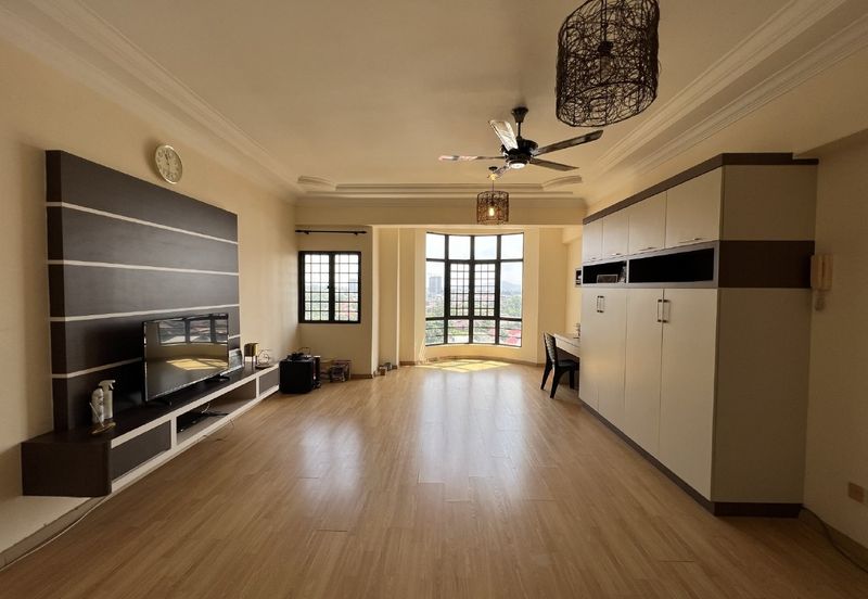 Straits Court Condominium Pasir Emas