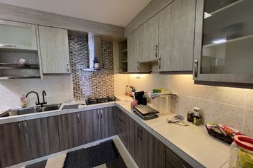 Straits Court Condominium Pasir Emas