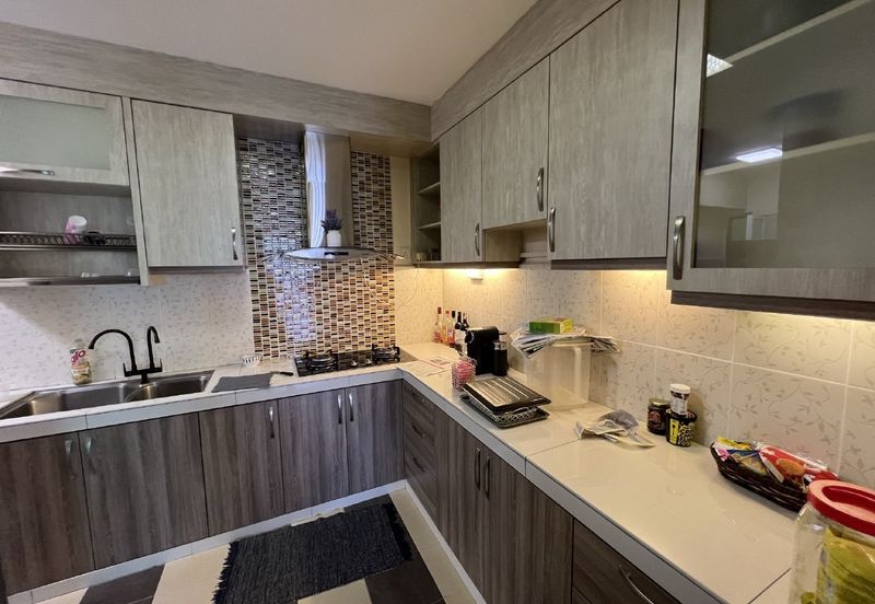 Straits Court Condominium Pasir Emas