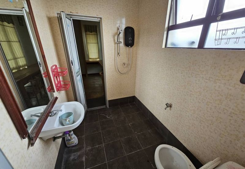 Melaka Town Area Gated Guarded 3 Storey Terrace At Taman Casa Villa, Air Leleh Bandar Hilir 