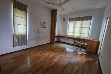 Melaka Town Area Gated Guarded 3 Storey Terrace At Taman Casa Villa, Air Leleh Bandar Hilir 