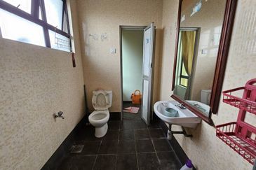 Melaka Town Area Gated Guarded 3 Storey Terrace At Taman Casa Villa, Air Leleh Bandar Hilir 