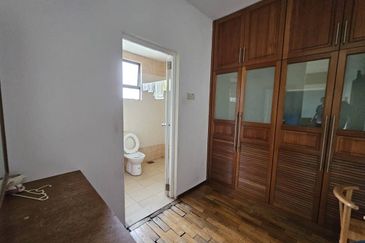 Melaka Town Area Gated Guarded 3 Storey Terrace At Taman Casa Villa, Air Leleh Bandar Hilir 