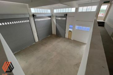 Puchong Industrial Park 3 Storey factory for Rent