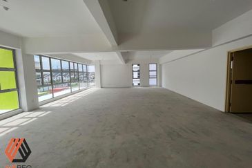 Puchong Industrial Park 3 Storey factory for Rent