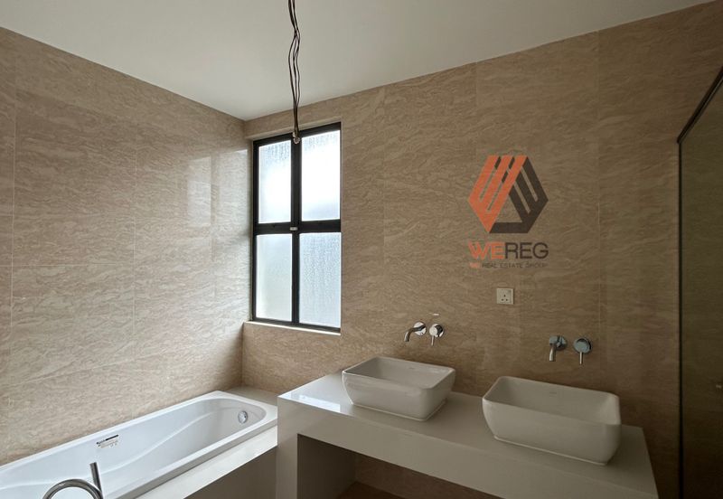 Amverton Park, Bukit Rimau 2 Storey Bungalow House fort Sale