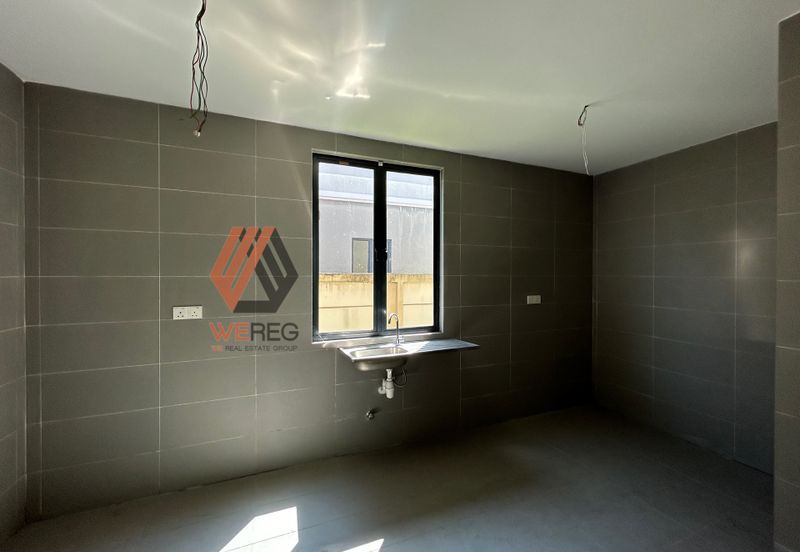 Amverton Park, Bukit Rimau 2 Storey Bungalow House fort Sale