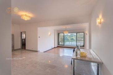 Spring & Summer Villa