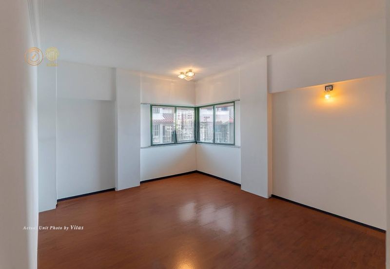 Spring & Summer Villa