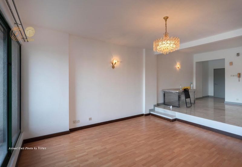 Spring & Summer Villa