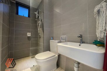 Gravit8 @ Klang South