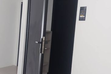 THE COVE HILLSIDE RESIDENCE