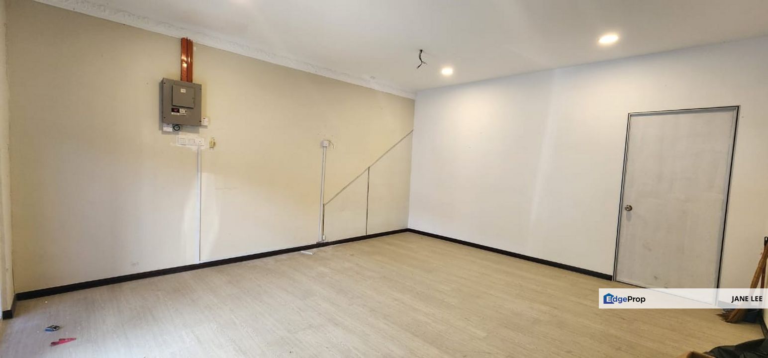 MEDAN ISTANA - GROUND FLOOR SHOPLOT-GOOD CONDITION & FULLY RENOVATED-TO LET, Perak, Ipoh