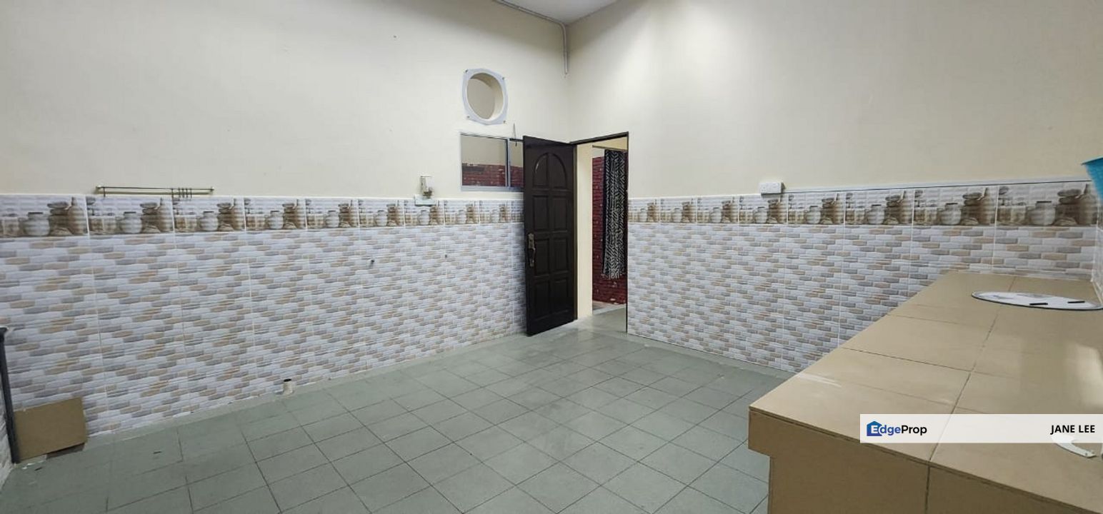 MEDAN ISTANA - GROUND FLOOR SHOPLOT-GOOD CONDITION & FULLY RENOVATED-TO LET, Perak, Ipoh