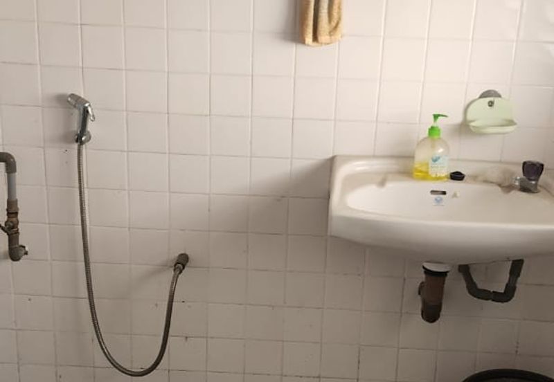 MENGLEMBU-CHANDRAN RAYA-2 STOREY FACTORY-35 X 110 -FOR SALE