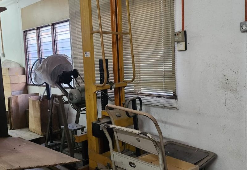 MENGLEMBU-CHANDRAN RAYA-2 STOREY FACTORY-35 X 110 -FOR SALE