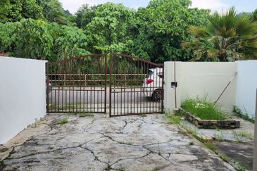 IPOH GARDEN EAST-TAMAN KEMUNCAK - 2 STOREY-GOOD CONDITION HOUSE-TO LET