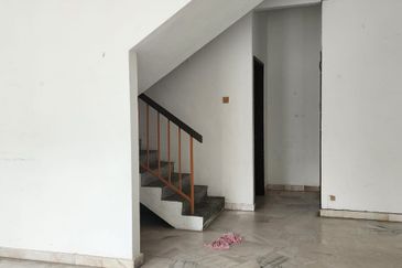 IPOH GARDEN EAST-TAMAN KEMUNCAK - 2 STOREY-GOOD CONDITION HOUSE-TO LET