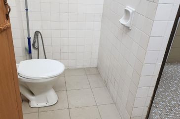 IPOH GARDEN EAST-TAMAN KEMUNCAK - 2 STOREY-GOOD CONDITION HOUSE-TO LET