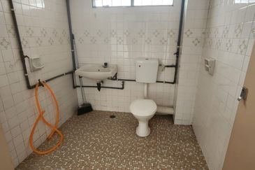 IPOH GARDEN EAST-TAMAN KEMUNCAK - 2 STOREY-GOOD CONDITION HOUSE-TO LET