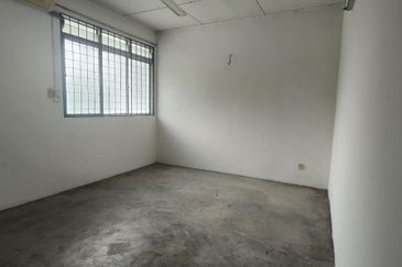 IPOH GARDEN EAST-TAMAN KEMUNCAK - 2 STOREY-GOOD CONDITION HOUSE-TO LET
