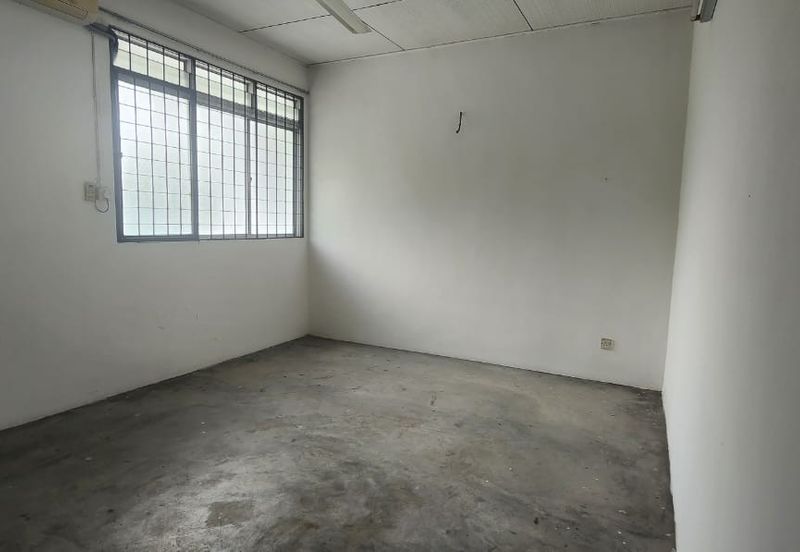 IPOH GARDEN EAST-TAMAN KEMUNCAK - 2 STOREY-GOOD CONDITION HOUSE-TO LET