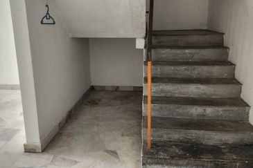 IPOH GARDEN EAST-TAMAN KEMUNCAK - 2 STOREY-GOOD CONDITION HOUSE-TO LET