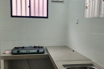 IPOH GARDEN EAST-TAMAN KEMUNCAK - 2 STOREY-GOOD CONDITION HOUSE-TO LET