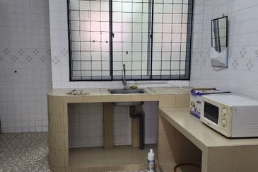 IPOH GARDEN EAST-TAMAN KEMUNCAK - 2 STOREY-GOOD CONDITION HOUSE-TO LET