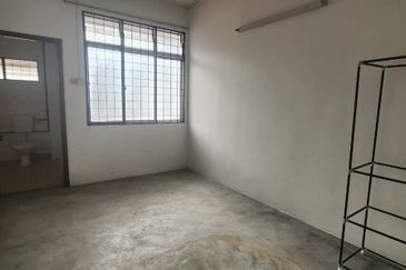 IPOH GARDEN EAST-TAMAN KEMUNCAK - 2 STOREY-GOOD CONDITION HOUSE-TO LET