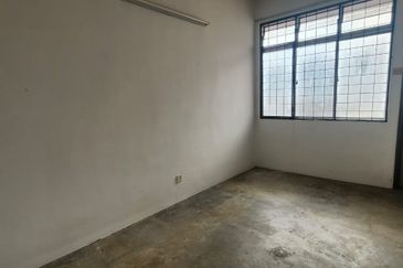 IPOH GARDEN EAST-TAMAN KEMUNCAK - 2 STOREY-GOOD CONDITION HOUSE-TO LET