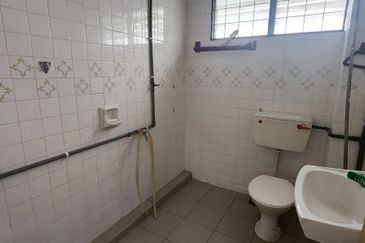 IPOH GARDEN EAST-TAMAN KEMUNCAK - 2 STOREY-GOOD CONDITION HOUSE-TO LET