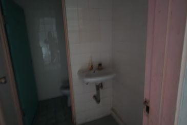 ** NEARBY PBB -SILIBIN- 1st Floor & 2nd Floor SHOPLOT - TO LET **