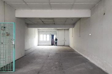 ** NEARBY PBB -SILIBIN- 1st Floor & 2nd Floor SHOPLOT - TO LET **