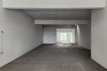 ** NEARBY PBB -SILIBIN- 1st Floor & 2nd Floor SHOPLOT - TO LET **