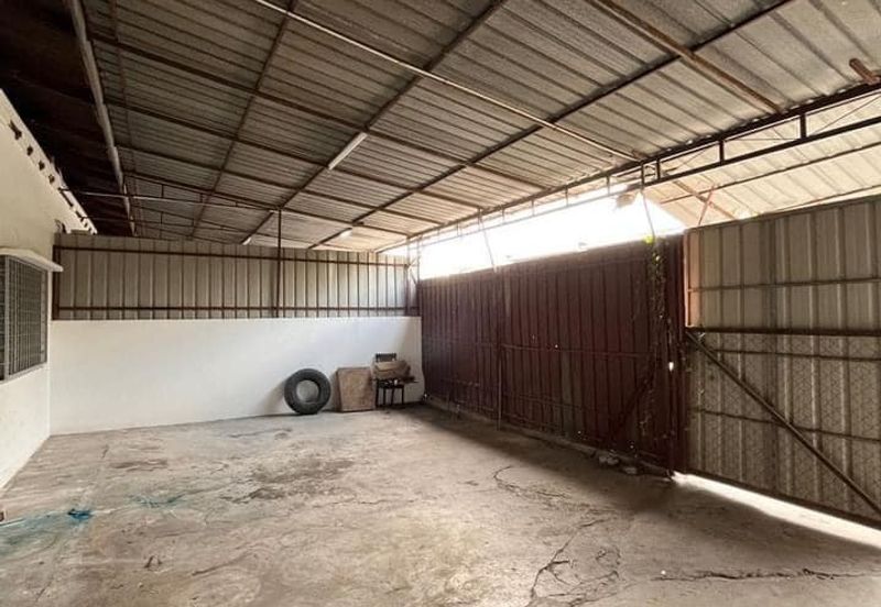 Pengkalan 1.5 Factory For Rent