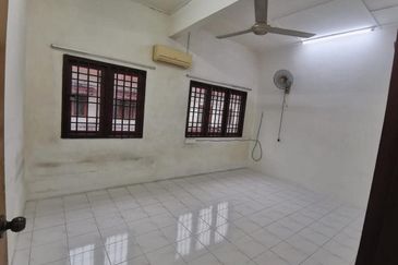 3- Storey terrace house aeon big falim Ipoh for rent