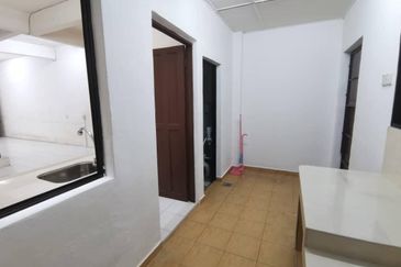 3- Storey terrace house aeon big falim Ipoh for rent