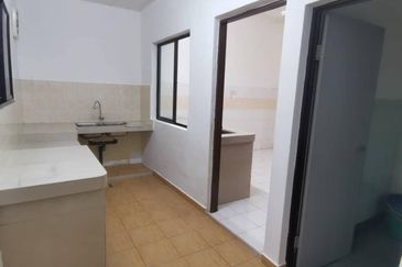 3- Storey terrace house aeon big falim Ipoh for rent