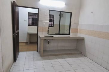 3- Storey terrace house aeon big falim Ipoh for rent