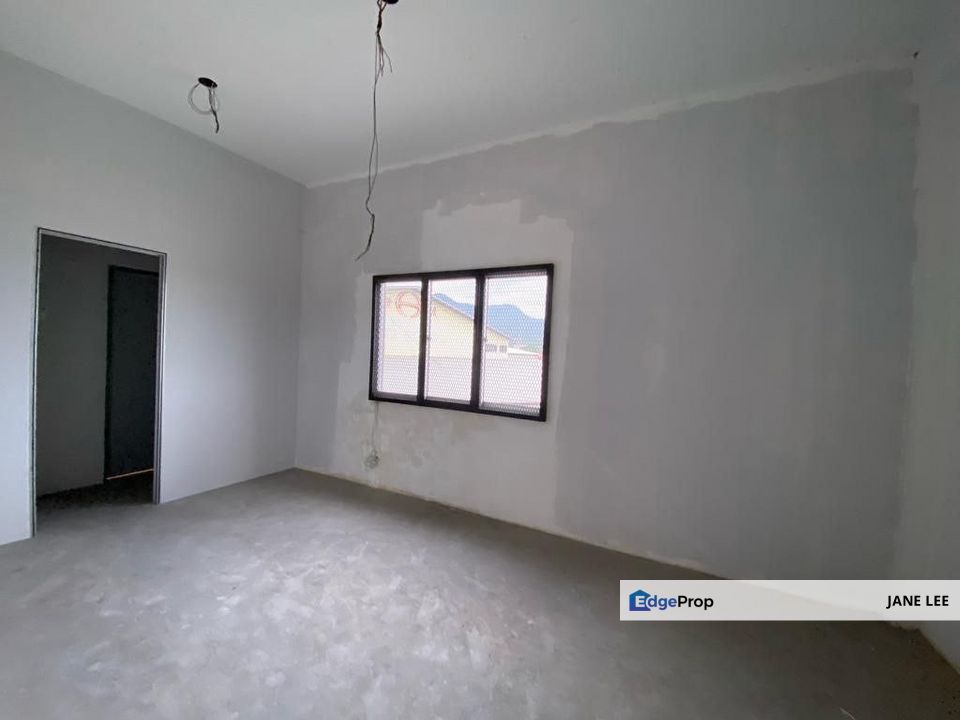 Double Storey Shoplot Coner with Basement at Hala Perusahaan Menglembu For Sale, Perak, Menglembu