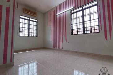 PENGKALAN TIMUR - 2 STOREY CORNER - 3055 sq ft - GOOD CONDITION - TO LET
