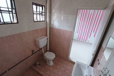 PENGKALAN TIMUR - 2 STOREY CORNER - 3055 sq ft - GOOD CONDITION - TO LET