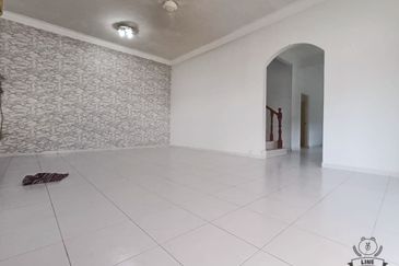 PENGKALAN TIMUR - 2 STOREY CORNER - 3055 sq ft - GOOD CONDITION - TO LET