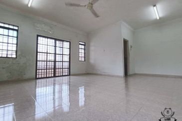 PENGKALAN TIMUR - 2 STOREY CORNER - 3055 sq ft - GOOD CONDITION - TO LET