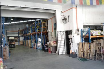 ** SUITABLE WAREHOUSE 1.5 STOREY -MENGLEMBU FACTORY - IPOH LUMUT HIGHWAY - FOR SALE  **