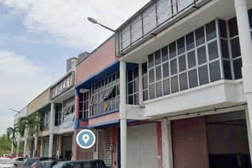 Bercham Light Industrial ( Nearby highway )- 8 units -Rm480,000.00 -Tenant Occupied -RM2K - RM3500 per month - FOR SALE