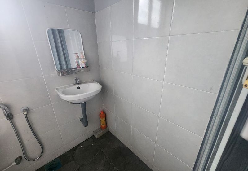 Kampung Simee - facing Pasar shoplot - ONLY RM600 per month - TO LET