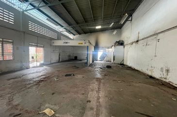 Menglembu factory - Only RM740K -Chandan Raya - 45 X 100 - FOR SALE 